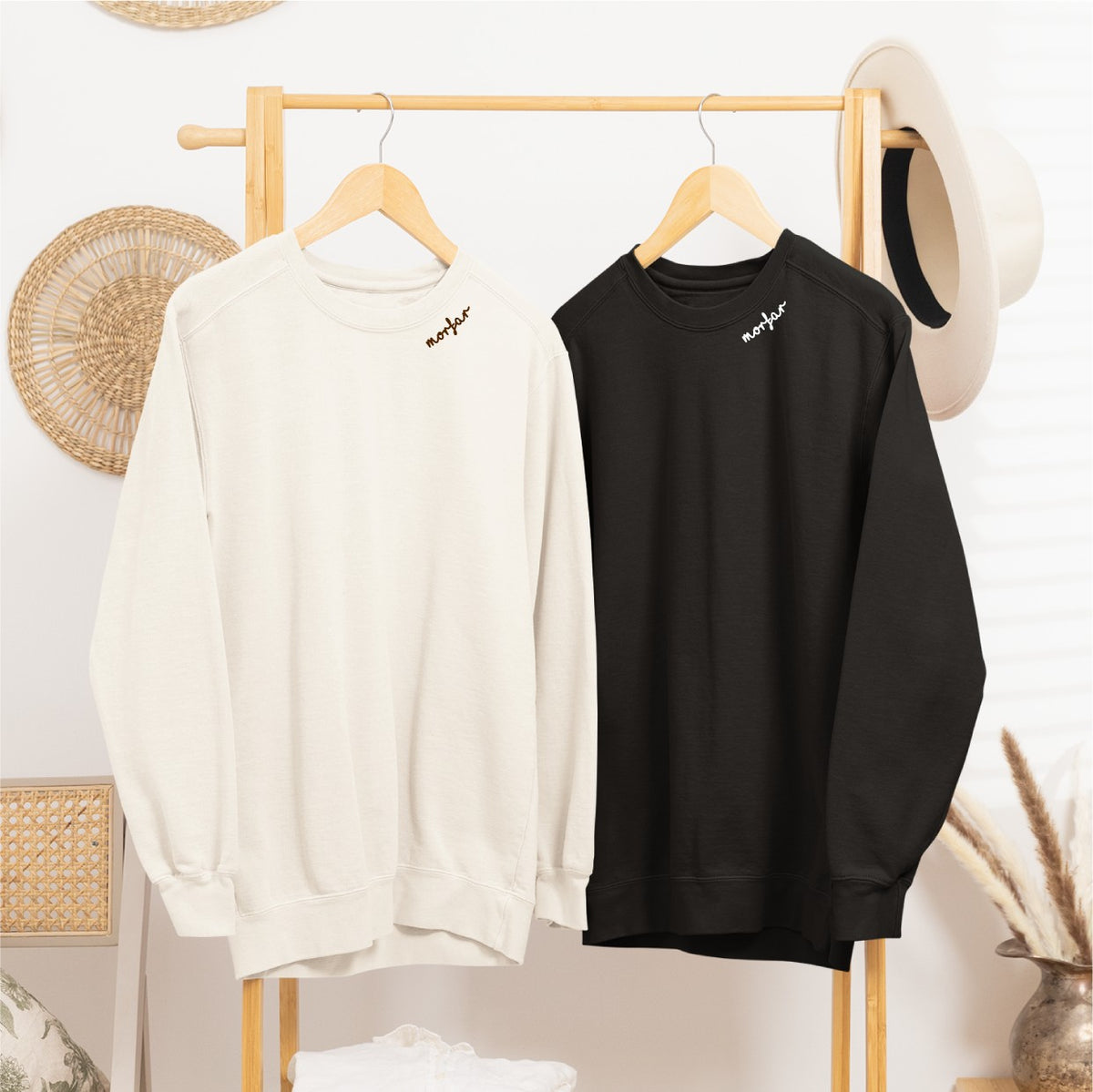 Embroidered Collar Organic Cotton Sweatshirt "Morfar" (SE)